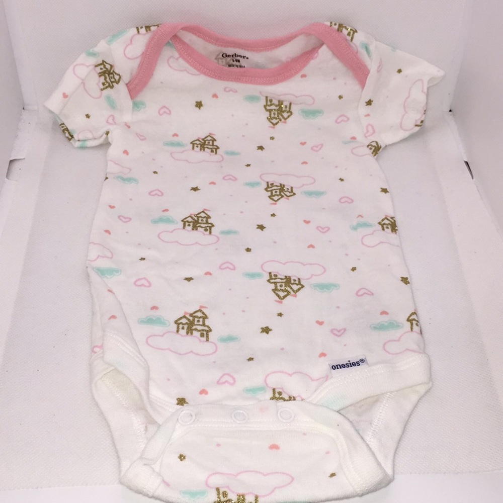 Gerber Onesies Infant Baby Girls Diaper Shirt Castles Clouds Hearts 6-9 Months